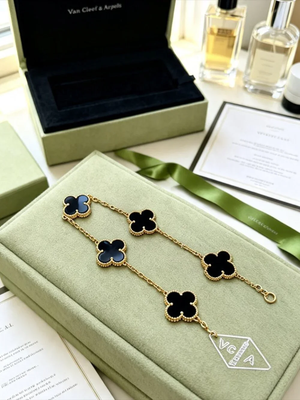 Van Cleef & Arpels. 🖤van cleef
